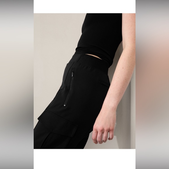 Athleta black Endless Cargo Pocket Athleisure Jogger Pants Sz 16 tall #467187 - Picture 4 of 13